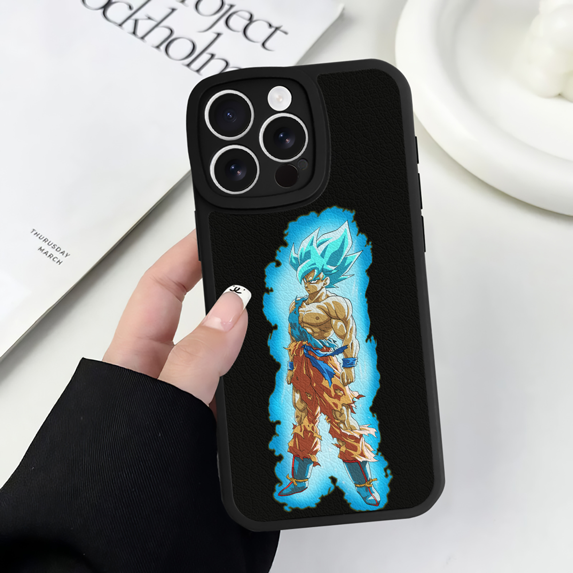 （画像用） ドラゴンボール 孫悟空（そん ごくう）Son Goku カカロット DRAGON BALL Kakarotto 【iPhone 16シリーズ対応】シリコンスマホケース（レザー調） 材質：シリコン